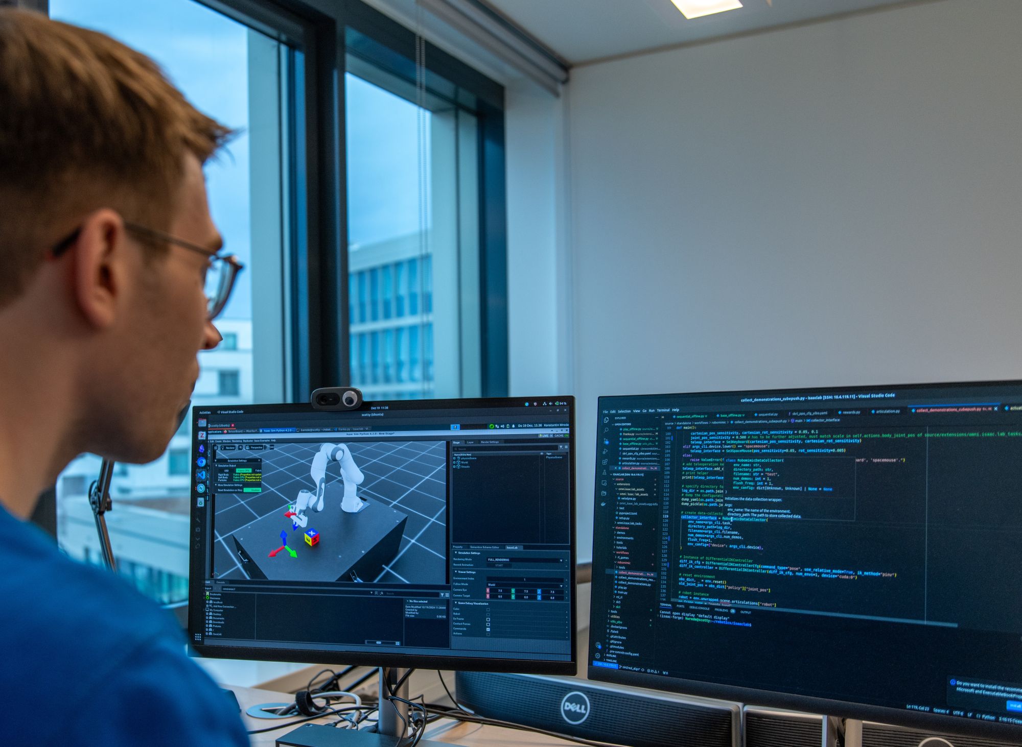 Wissenschaftler vor Bildschirm